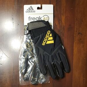 Adidas | Black and Gold Freak 4.0 Football Gloves NWT